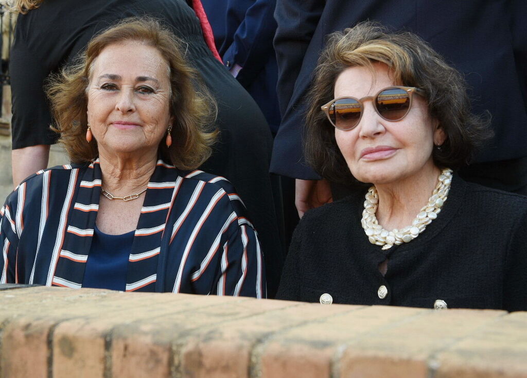 Carmen Tello e Isabel Herce, viuda de Antonio Burgos.